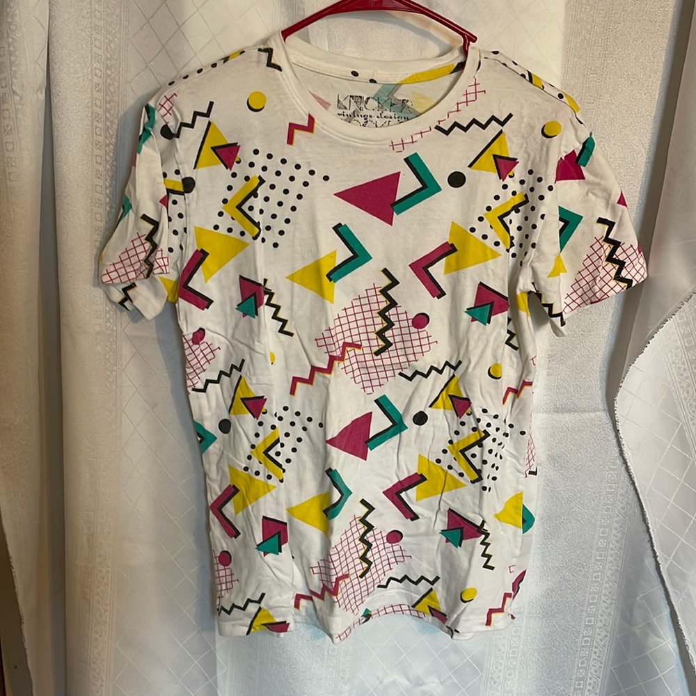 Men’s tshirt size small. 80’s design.